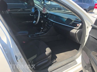2019 Kia Optima LX – miniatura 8
