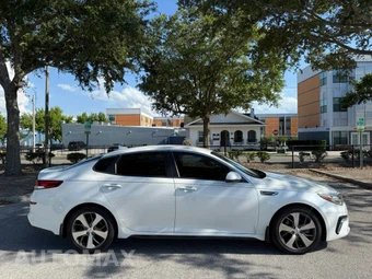 2019 Kia Optima S - miniatura 4