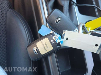2019 Kia Optima S – miniatura 8