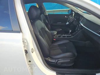 2019 Kia Optima S – miniatura 8