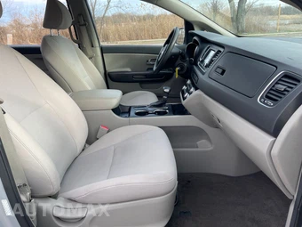 2019 Kia Sedona L 120.5" WB - miniatura 17