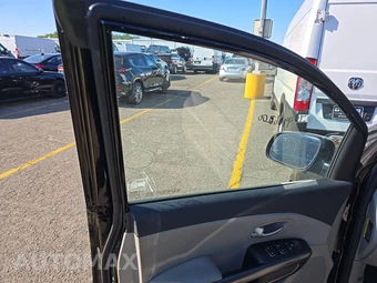 2019 Kia Sedona LX 120.5" WB - miniatura 9