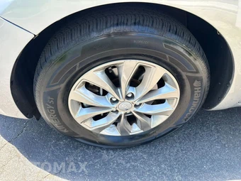 2019 Kia Sedona LX 120.5" WB - miniatura 9