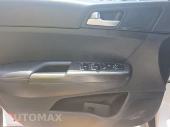 2019 Kia Sportage LX – miniatura 9