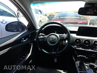 2019 Kia Stinger Premium – miniatura 10