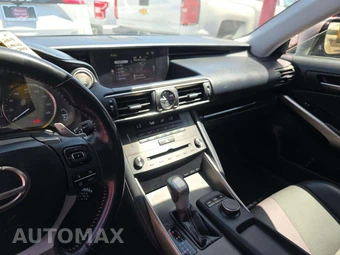 2019 Lexus IS 300 – miniatura 10