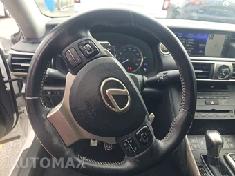 2019 Lexus IS 300 - miniatura 10