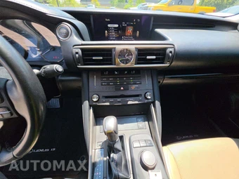 2019 Lexus IS 300 – miniatura 7
