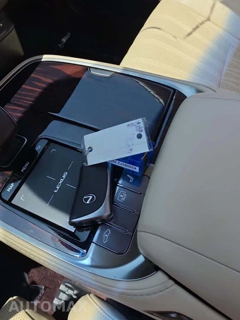 2019 Lexus LS 500 – miniatura 8