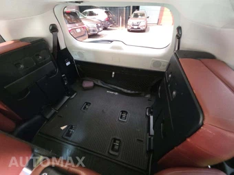 2019 Lexus LX 570 Three-Row - miniatura 11