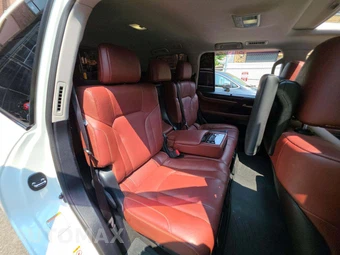 2019 Lexus LX 570 Three-Row - miniatura 14
