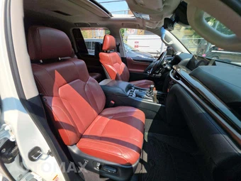 2019 Lexus LX 570 Three-Row - miniatura 16