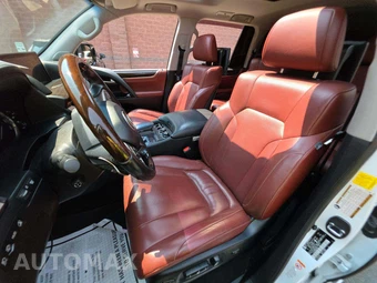 2019 Lexus LX 570 Three-Row - miniatura 3