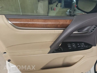 2019 Lexus LX 570 Three-Row - miniatura 9
