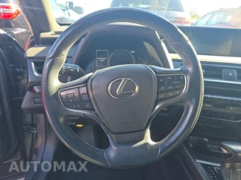 2019 Lexus UX 200 - miniatura 10