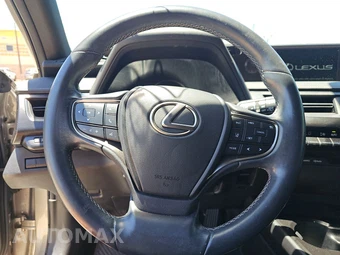 2019 Lexus UX 200 – miniatura 10