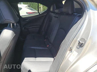 2019 Lexus UX 200 – miniatura 13