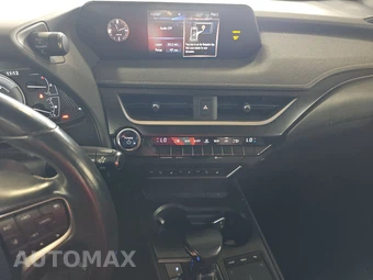 2019 Lexus UX 250h – miniatura 11