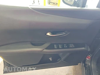 2019 Lexus UX 250h – miniatura 9