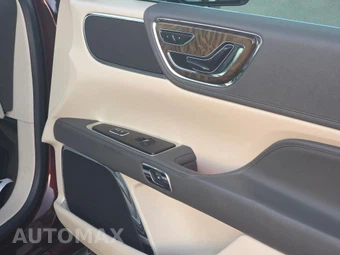 2019 Lincoln Continental Select - miniatura 17