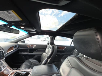 2019 Lincoln Continental Select – miniatura 18