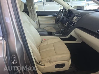 2019 Lincoln MKT Reserve – miniatura 8