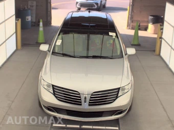 2019 Lincoln MKT Reserve - miniatura 2