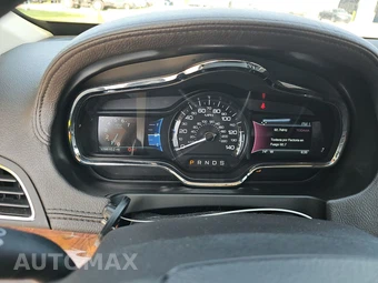 2019 Lincoln MKT Reserve – miniatura 12
