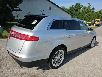 2019 Lincoln MKT Reserve – miniatura 4