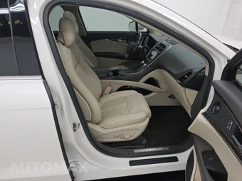 2019 Lincoln Nautilus Reserve – miniatura 8