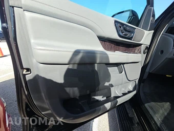 2019 Lincoln Navigator Reserve – miniatura 9
