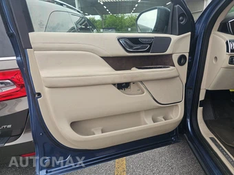 2019 Lincoln Navigator Select – miniatura 9