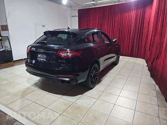 2019 Maserati Levante S GranSport – miniatura 3