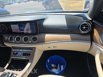 2019 Mercedes-Benz AMG E 53 4MATIC Sedan - miniatura 19