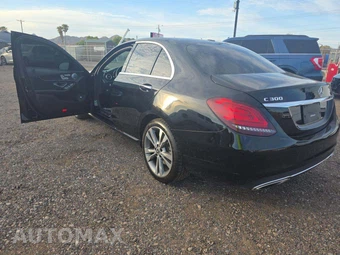 2019 Mercedes-Benz C 300 Sedan - miniatura 2