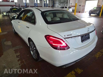 2019 Mercedes-Benz C 300 Sedan - miniatura 2
