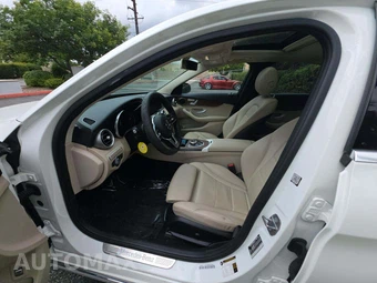 2019 Mercedes-Benz C 300 Sedan – miniatura 3