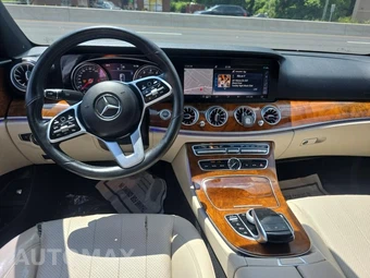 2019 Mercedes-Benz E 300 4MATIC Sedan – miniatura 14