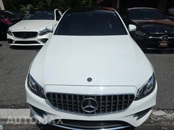 2019 Mercedes-Benz E 300 4MATIC Sedan – miniatura 2
