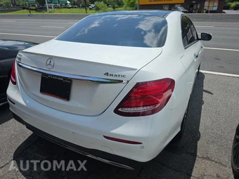 2019 Mercedes-Benz E 300 4MATIC Sedan – miniatura 4