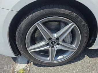 2019 Mercedes-Benz E 300 4MATIC Sedan – miniatura 8