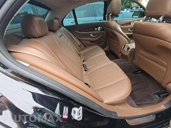 2019 Mercedes-Benz E 300 4MATIC Sedan - miniatura 16