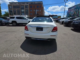 2019 Mercedes-Benz E 300 4MATIC Sedan – miniatura 4