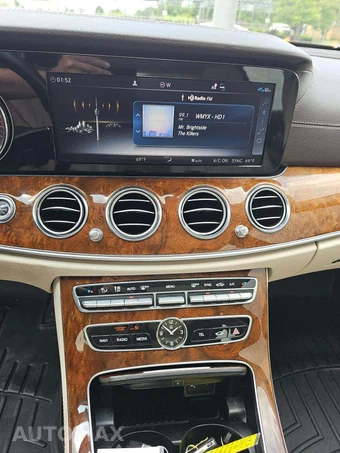2019 Mercedes-Benz E 300 4MATIC Sedan - miniatura 10