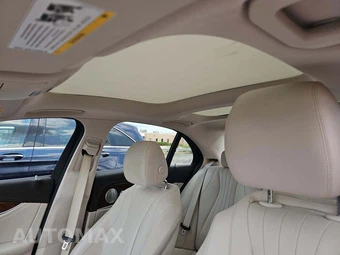 2019 Mercedes-Benz E 300 4MATIC Sedan - miniatura 11