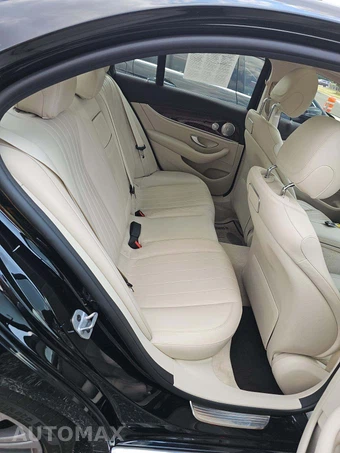 2019 Mercedes-Benz E 300 4MATIC Sedan - miniatura 16