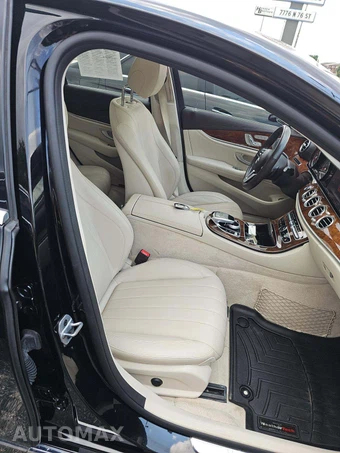 2019 Mercedes-Benz E 300 4MATIC Sedan - miniatura 18