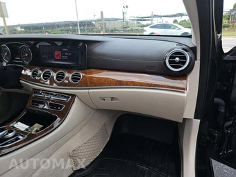 2019 Mercedes-Benz E 300 4MATIC Sedan - miniatura 19