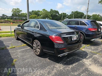 2019 Mercedes-Benz E 300 4MATIC Sedan - miniatura 2