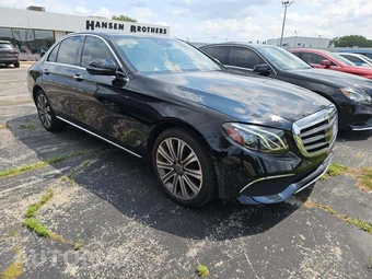 2019 Mercedes-Benz E 300 4MATIC Sedan - miniatura 4